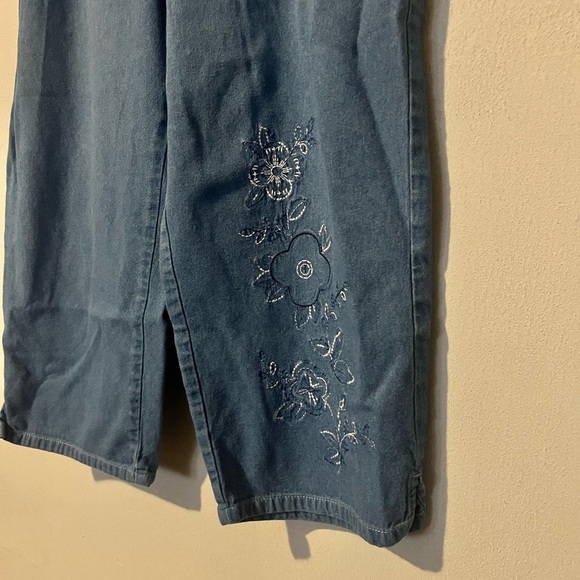 Koret Vintage 2 pc Denim Floral Embroidered Button Down & Capri Set - Large - Picture 10 of 13